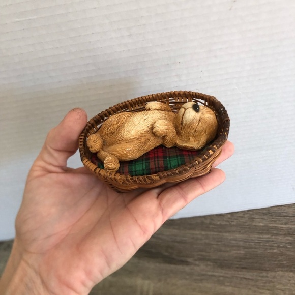 Vintage Sandicast Dog Figurine in Bed - Picture 4 of 13